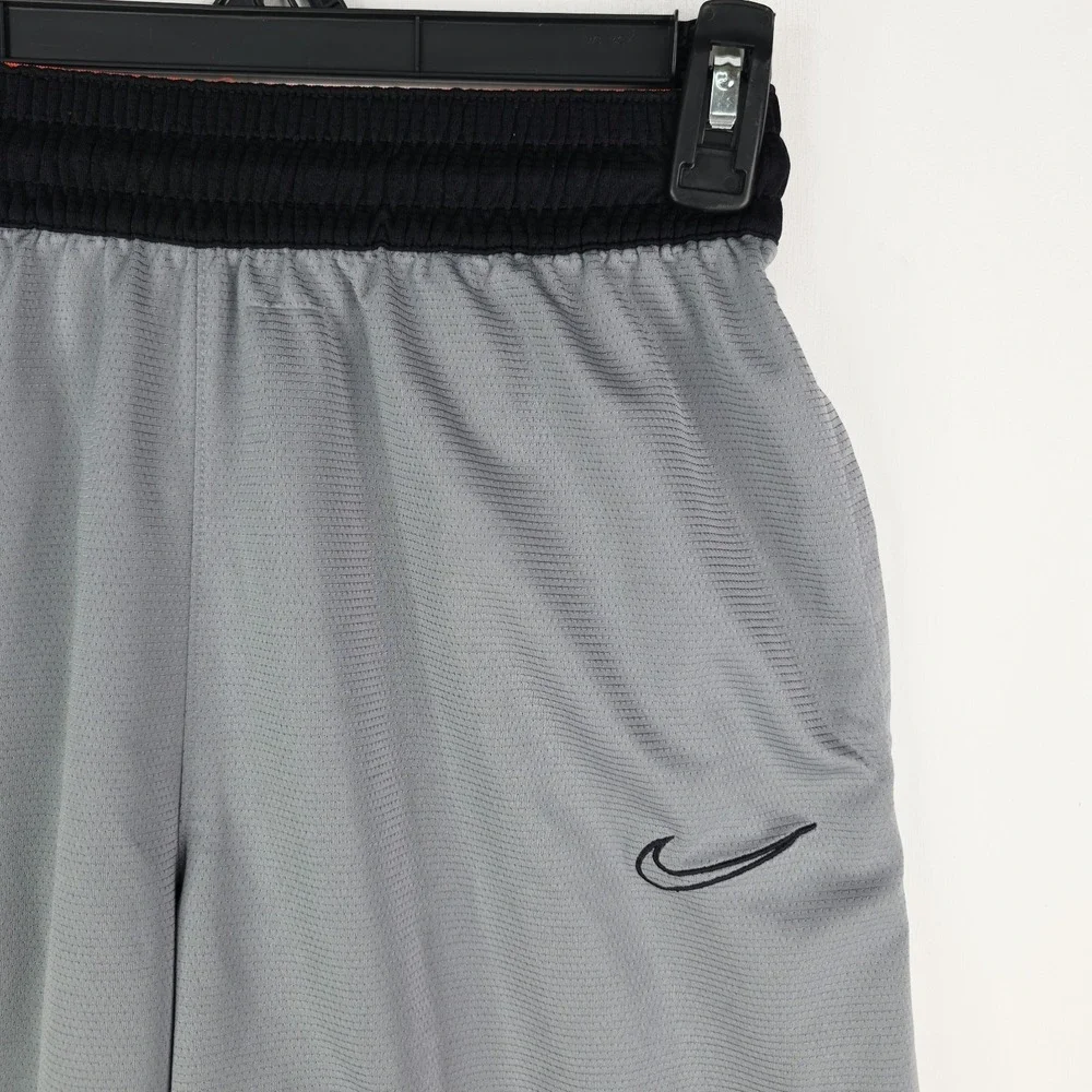 Nike small snag